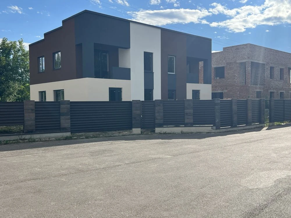 Продаж :будинків ,котеджів  (дуплекси)