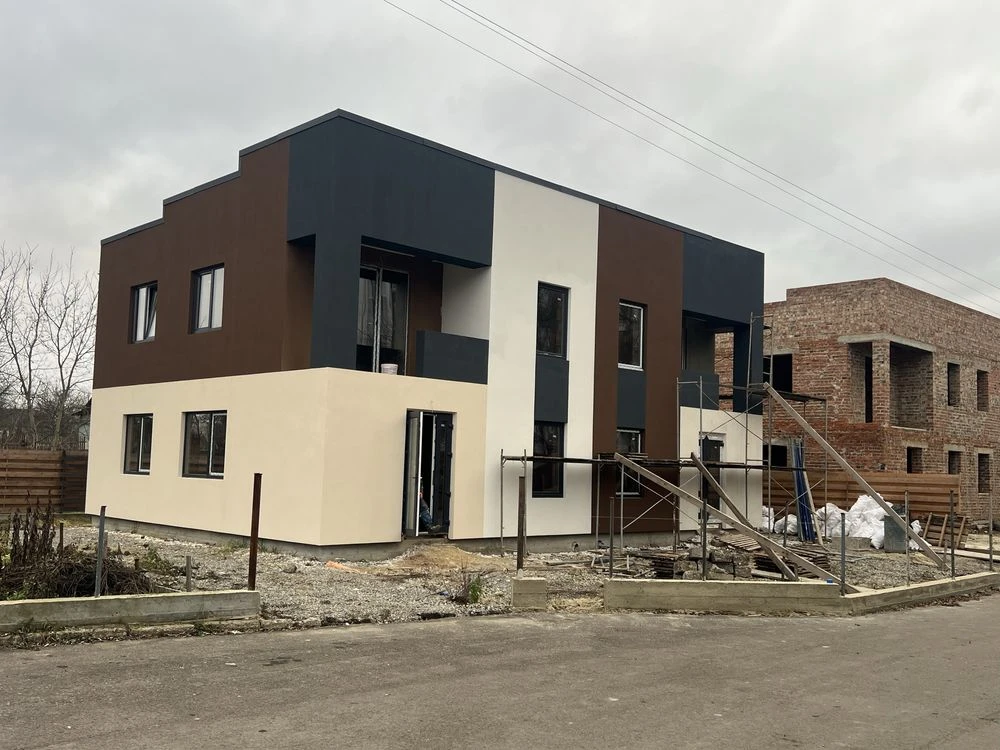 Продаж :будинків ,котеджів  (дуплекси)