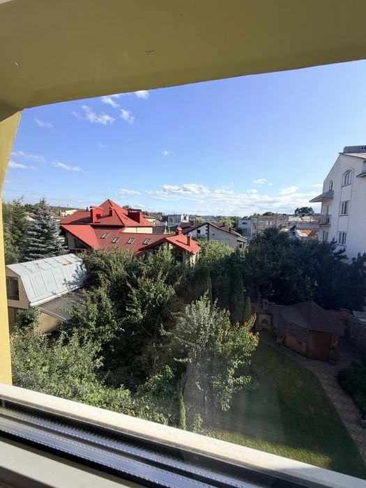 Будинок в центрі. Заходь і живи!