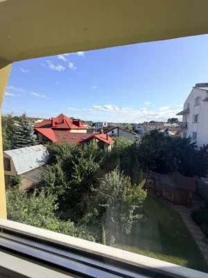 Будинок в центрі. Заходь і живи!