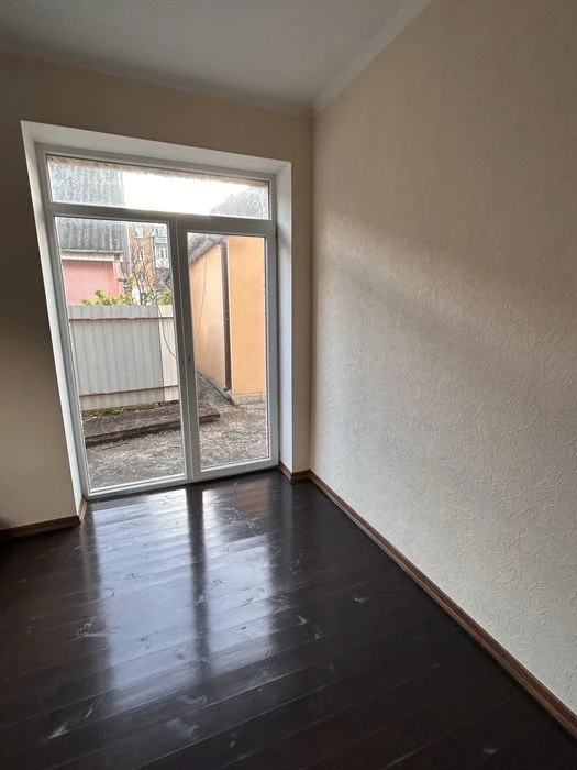 Продаж котеджу з готовим бізнесом
