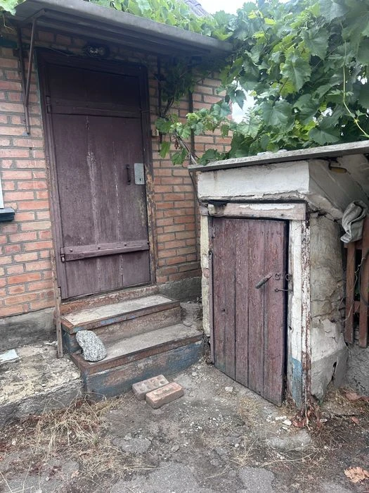 Будиночок з ділянкою  під будівництво