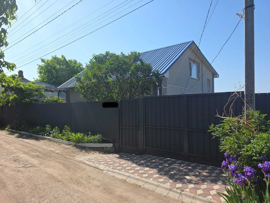 продам будинок район 3 поліклініки