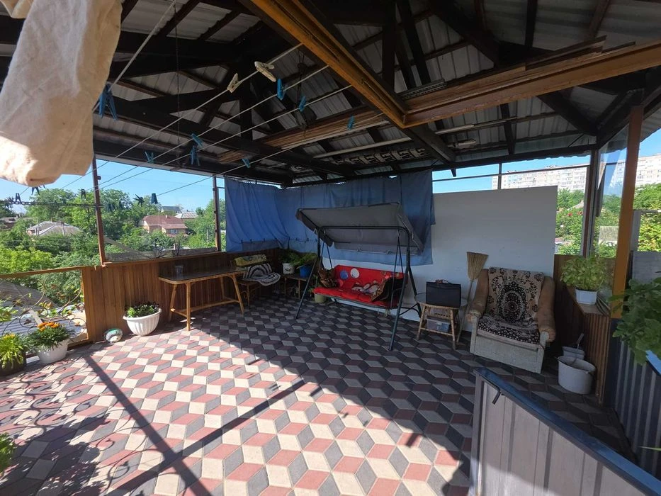 продам будинок район 3 поліклініки