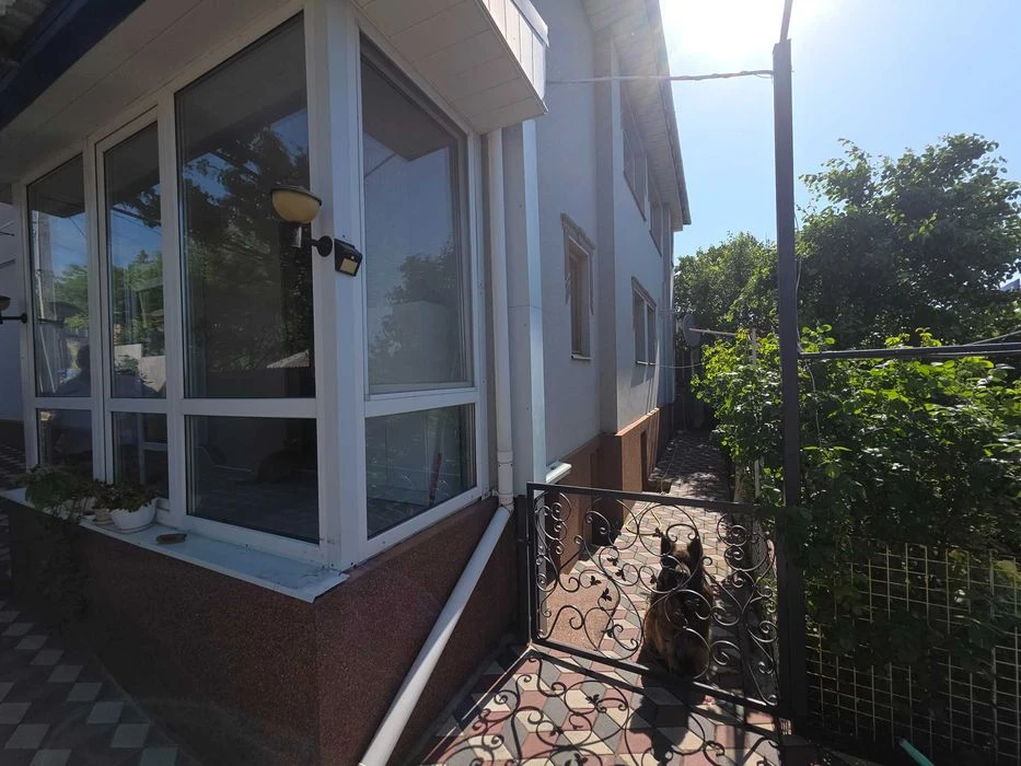 продам будинок район 3 поліклініки