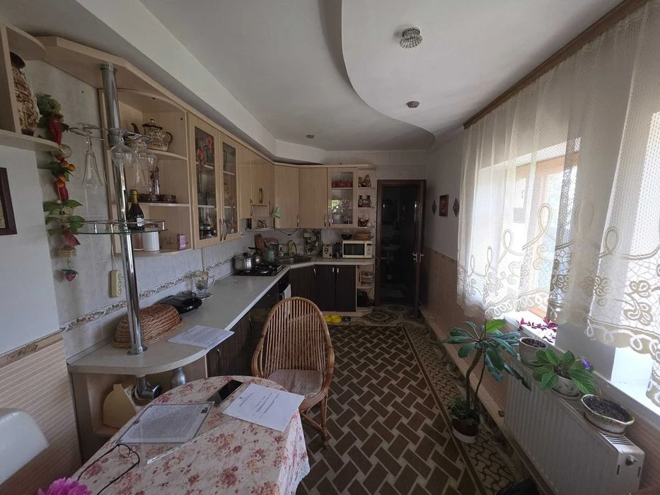 продам будинок район 3 поліклініки