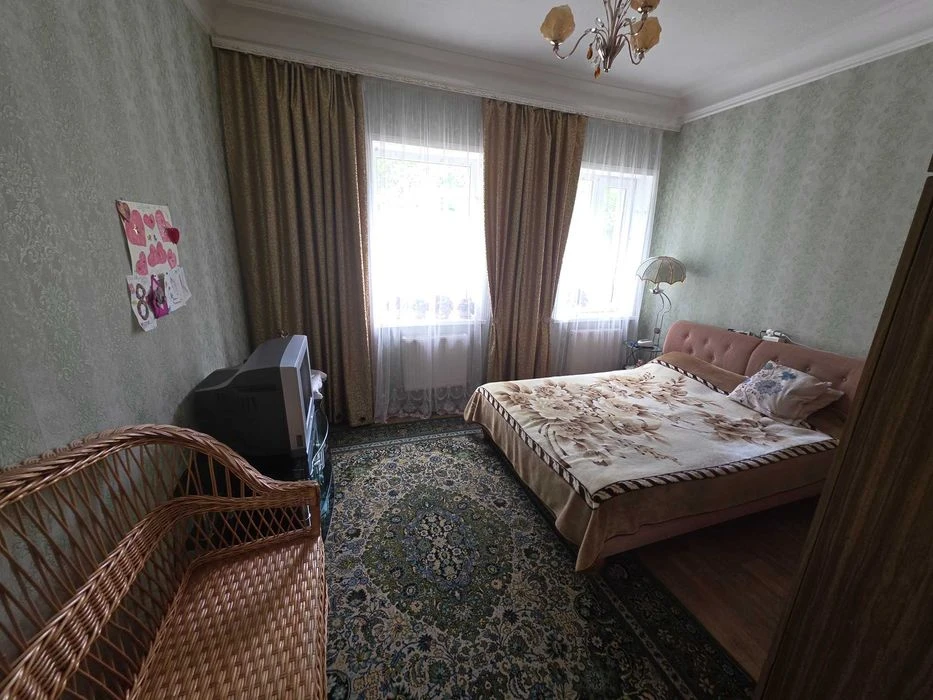 продам будинок район 3 поліклініки