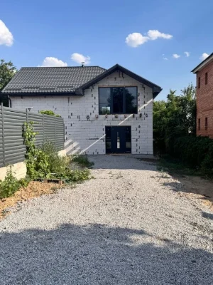 Дім-новобудова.Олексіївка.З великим участком 6сот.Комунікаці