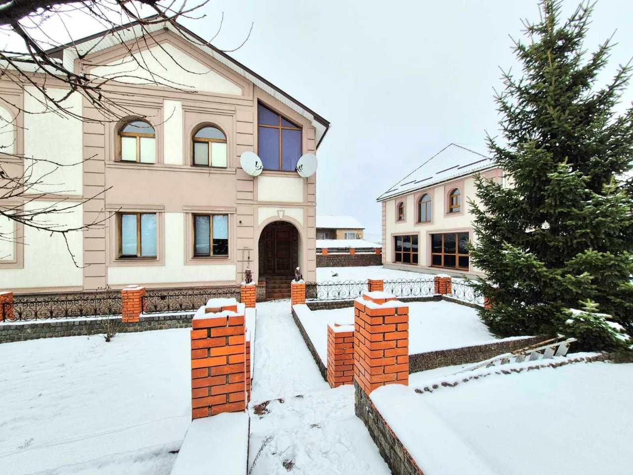 Продам елітний будинок + двоповерхова лазня в подарунок. ТОР