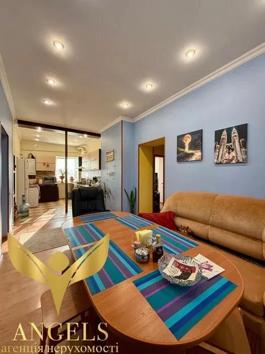 Укомплектований будинок: 3 окремі спальні, АГО, усі зручност