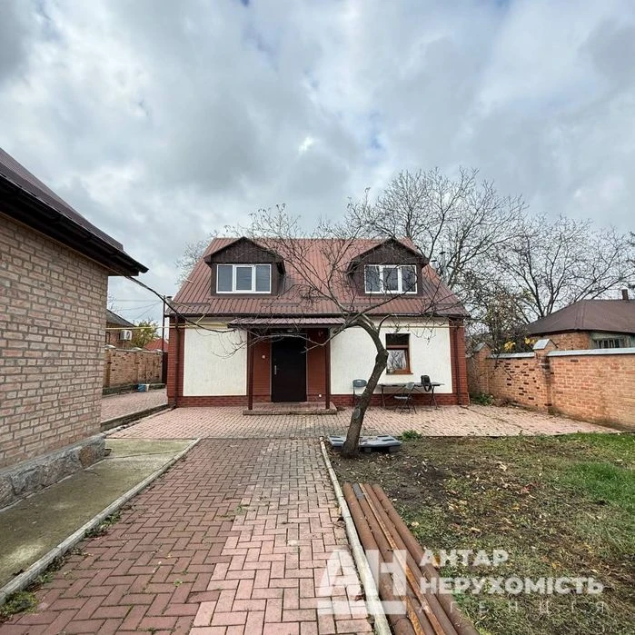 Продається  двоповерховий будинок, р-н Олексіївка (Критий Ри