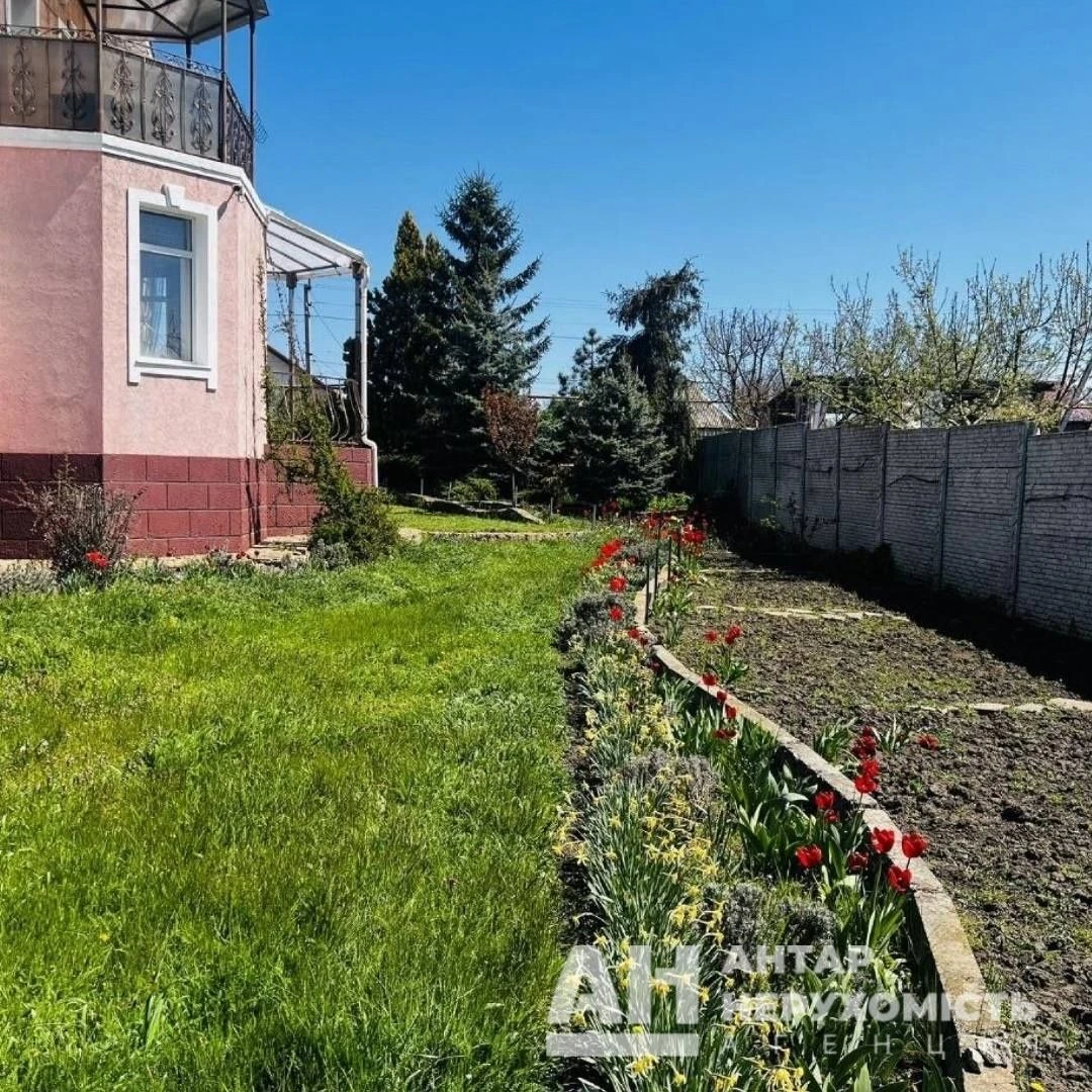 Продається просторий двоповерховий будинок в Кропивницькому,