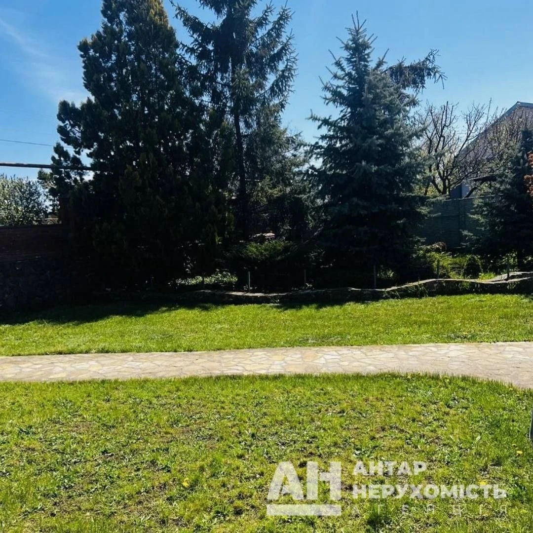 Продається просторий двоповерховий будинок в Кропивницькому,
