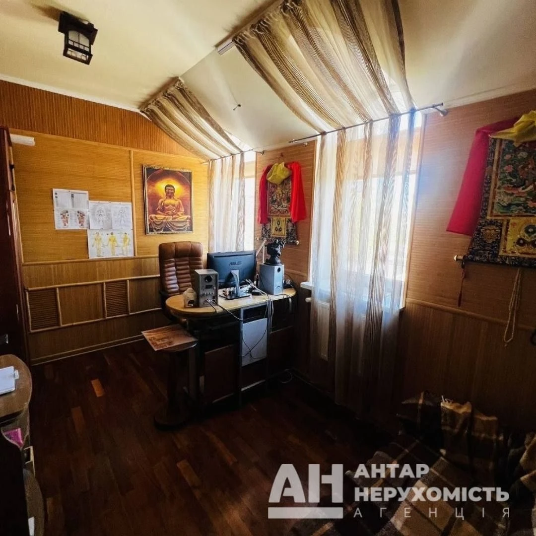 Продається просторий двоповерховий будинок в Кропивницькому,