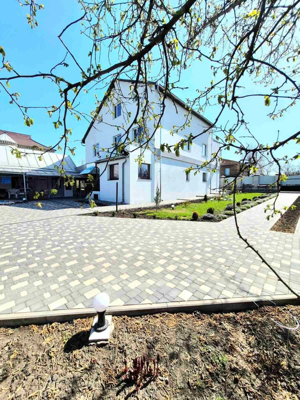 Продам гарний, доглянутий будинок для великої сім'ї+ 36 сото