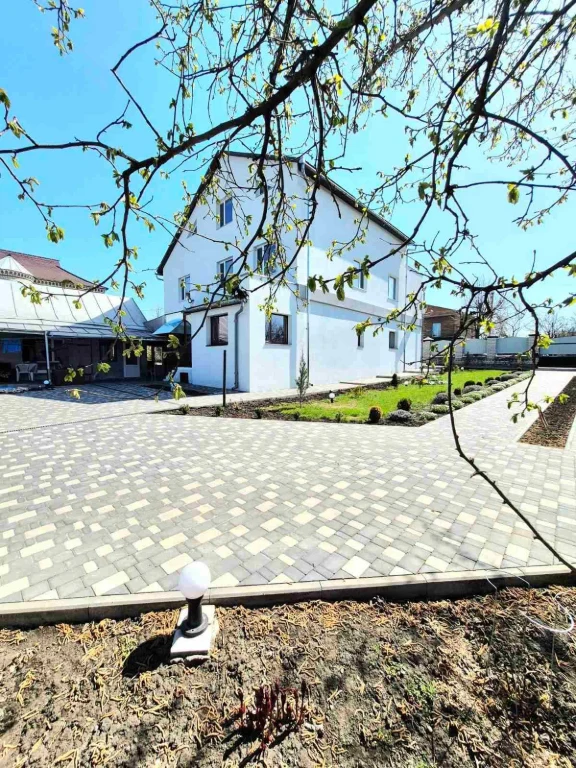 Продам гарний, доглянутий будинок для великої сім'ї+ 36 сото