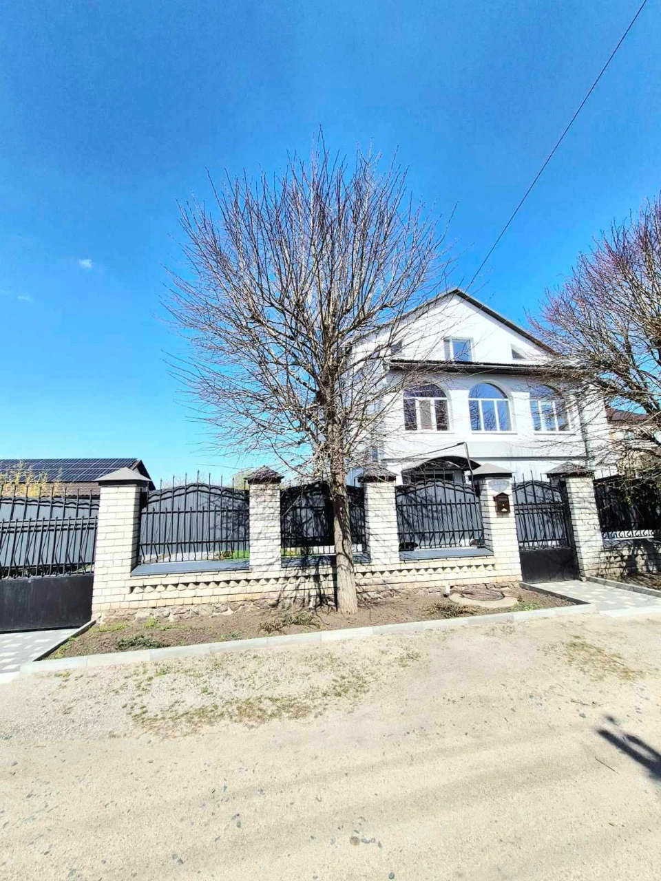 Продам гарний, доглянутий будинок для великої сім'ї+ 36 сото
