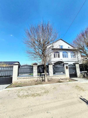 Продам гарний, доглянутий будинок для великої сім'ї+ 36 сото