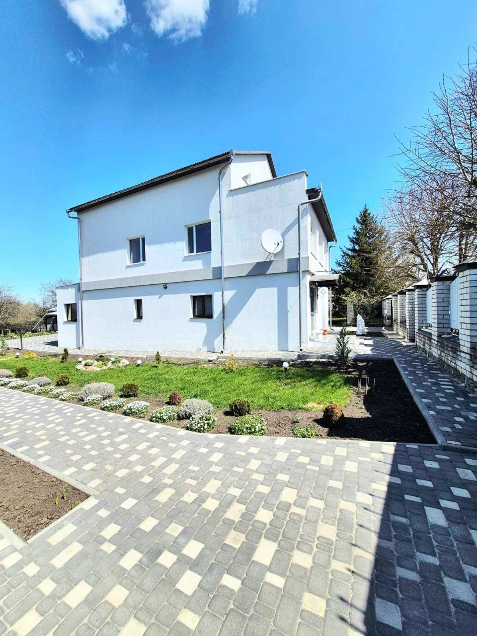 Продам гарний, доглянутий будинок для великої сім'ї+ 36 сото