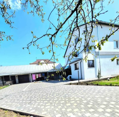 Продам гарний, доглянутий будинок для великої сім'ї+ 36 сото