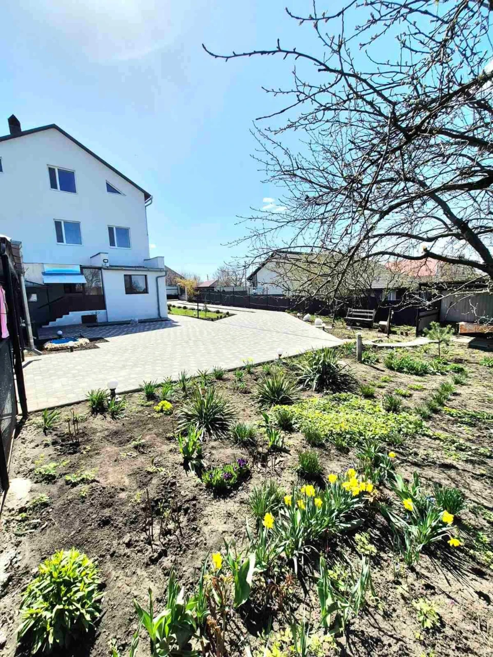 Продам гарний, доглянутий будинок для великої сім'ї+ 36 сото