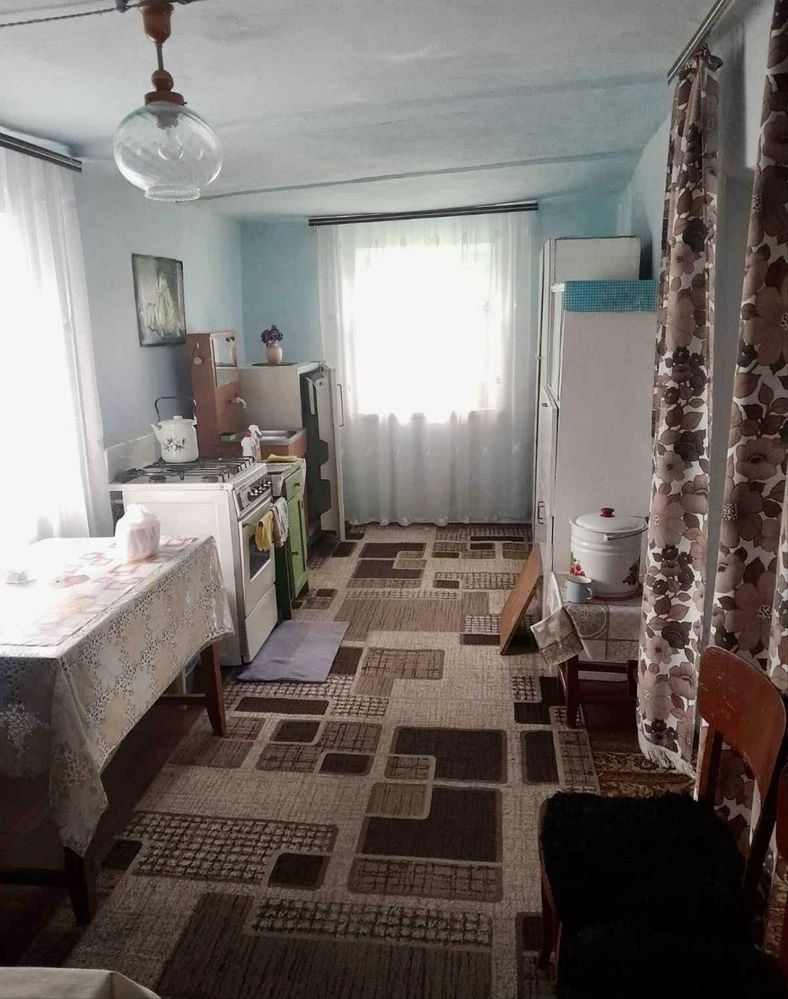 Продам будинок , 30 км від Хмельницького, по хорошій дорозі!