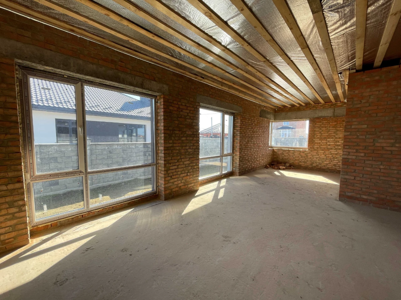 Продам американку 130м² з гаражем. Ділянка 7сот. Газ. Паркан
