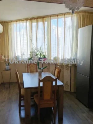 ТРОЕЩИНА! Велика 3 кімнатна квартира 102м2 з ремонтом! Вулиц