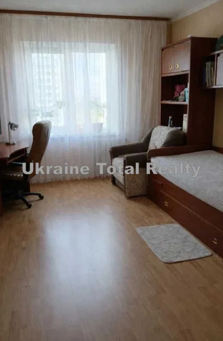 ТРОЕЩИНА! Велика 3 кімнатна квартира 102м2 з ремонтом! Вулиц