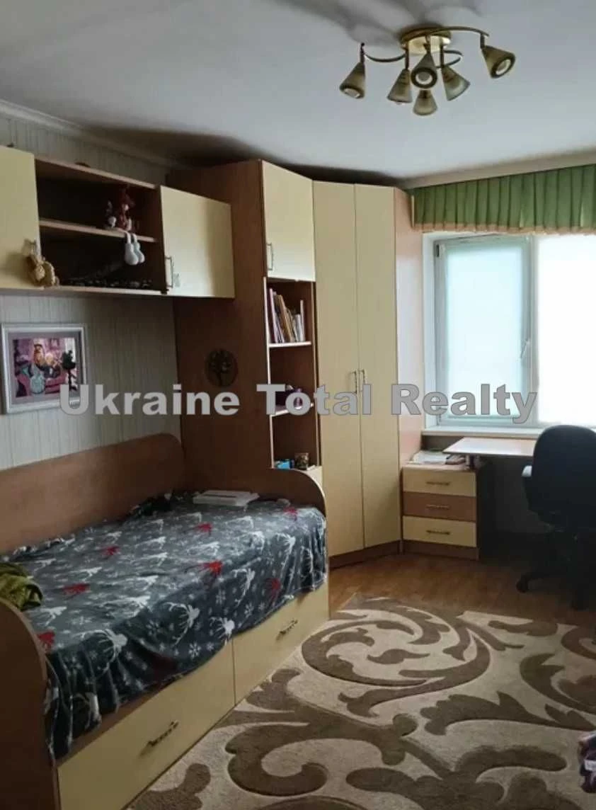 ТРОЕЩИНА! Велика 3 кімнатна квартира 102м2 з ремонтом! Вулиц