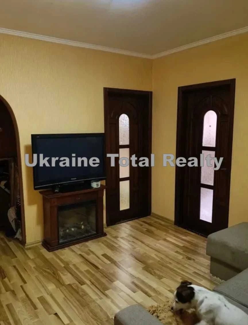 ТРОЕЩИНА! Велика 3 кімнатна квартира 102м2 з ремонтом! Вулиц