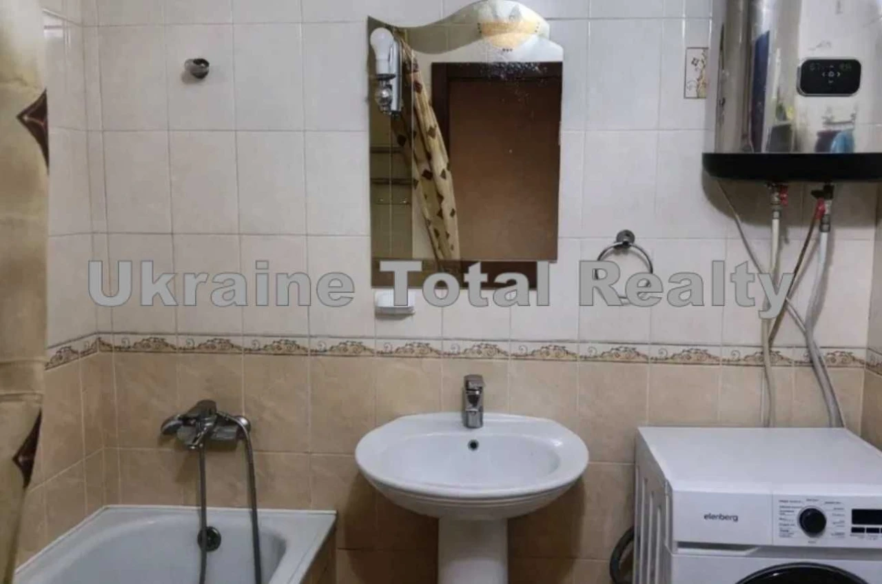 ТРОЕЩИНА! Велика 3 кімнатна квартира 102м2 з ремонтом! Вулиц