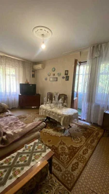 2-кімнатна квартира з лоджією площею 9 кв. м та нестандартни