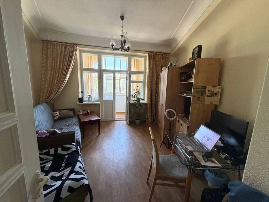 Продам 2-комн квартиру в центре парк Глобы пр.Д.Яворницкого с.