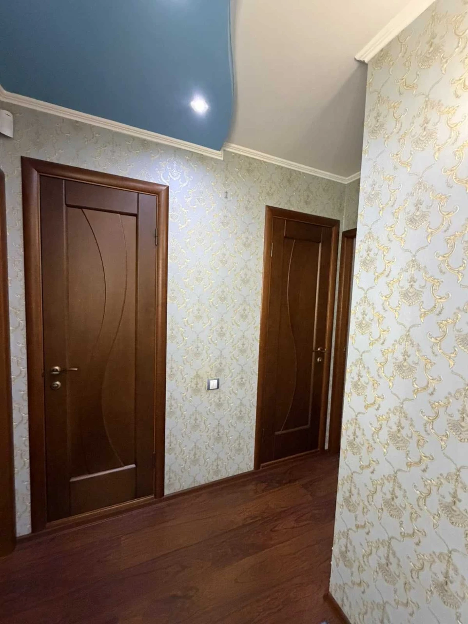 Простора трикімнатна квартира. Мікрорайон Сади 2.