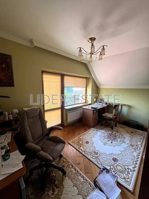 Продам 5-кімн. будинок 307 м² на 6.5 сот. в Ужгороді – комфо