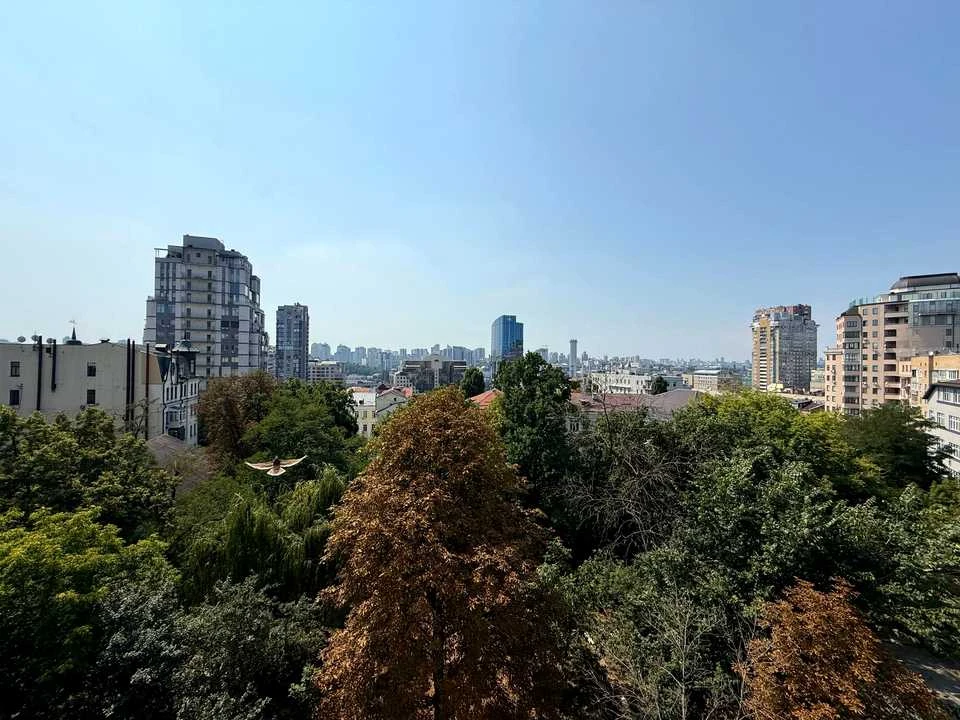 Квартира. Київ, Микільсько-Ботанічна вул.