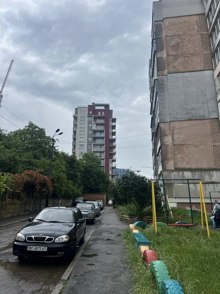 Продаж 2 кімнатноі квартири вул Студинського