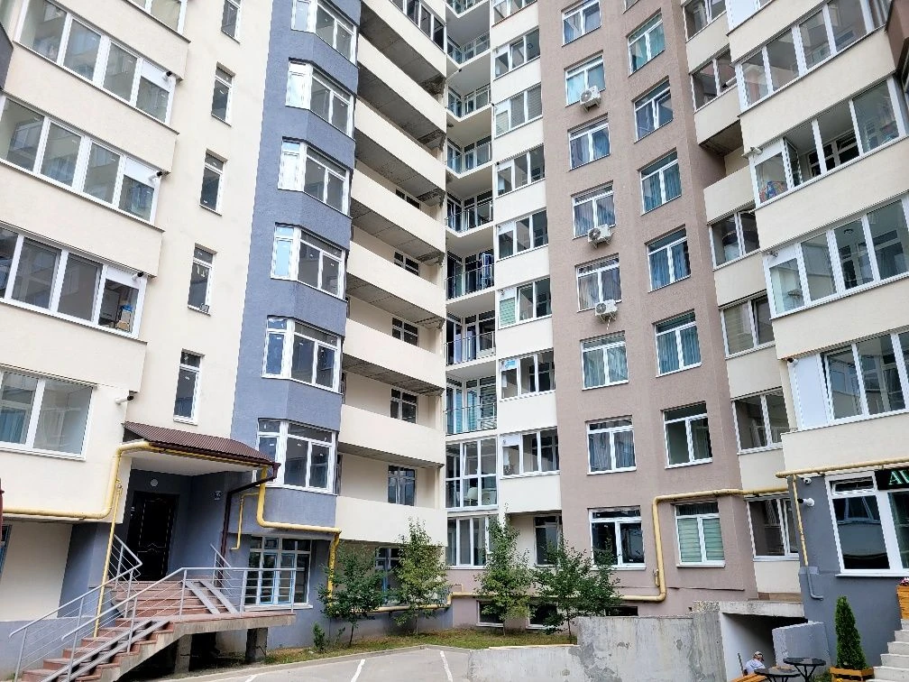 Продаж смарт-квартири без ремонту, вул. Київська