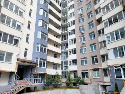 Продаж смарт-квартири без ремонту, вул. Київська