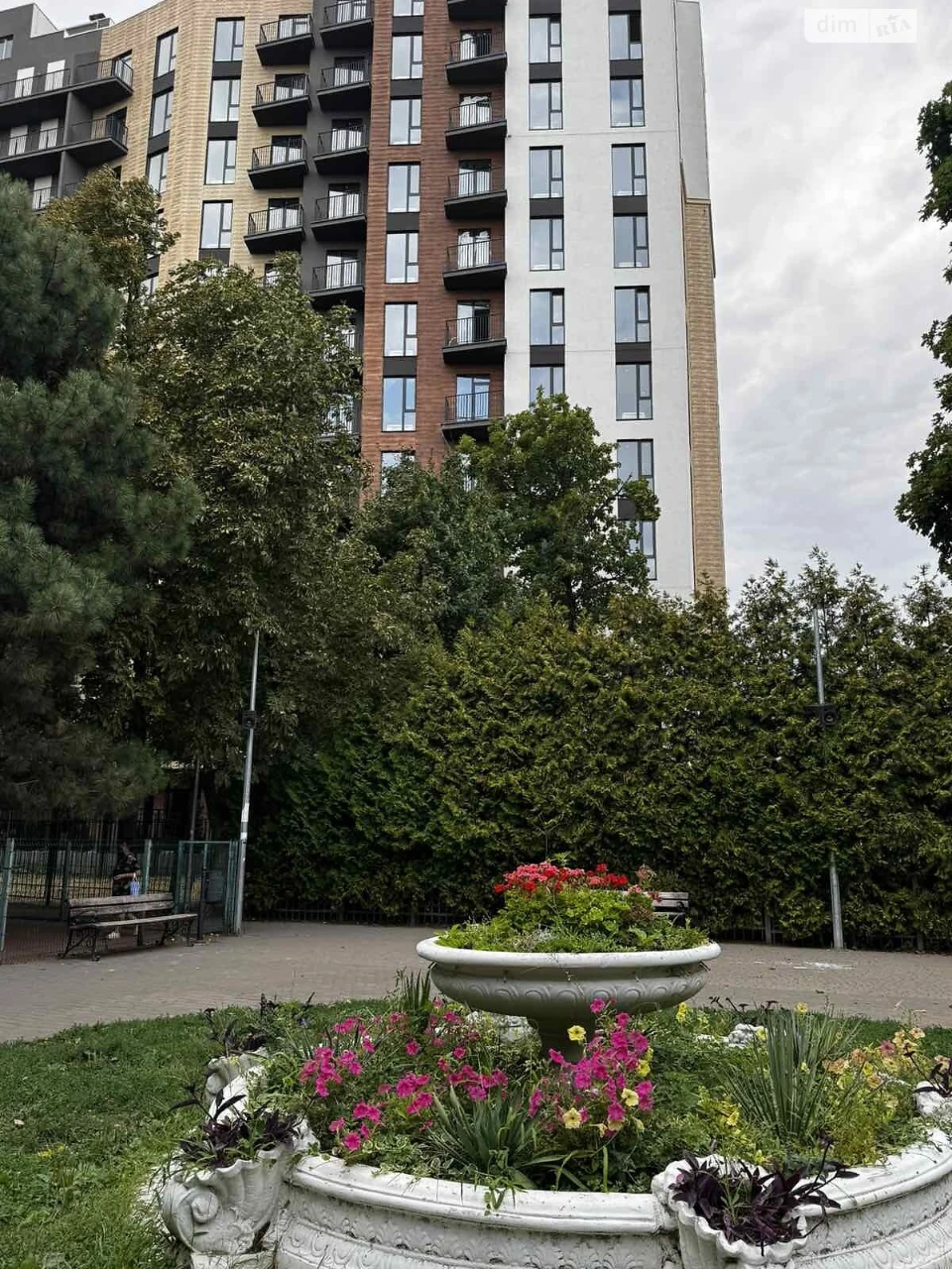 Продаж Квартира Середній Фонтан