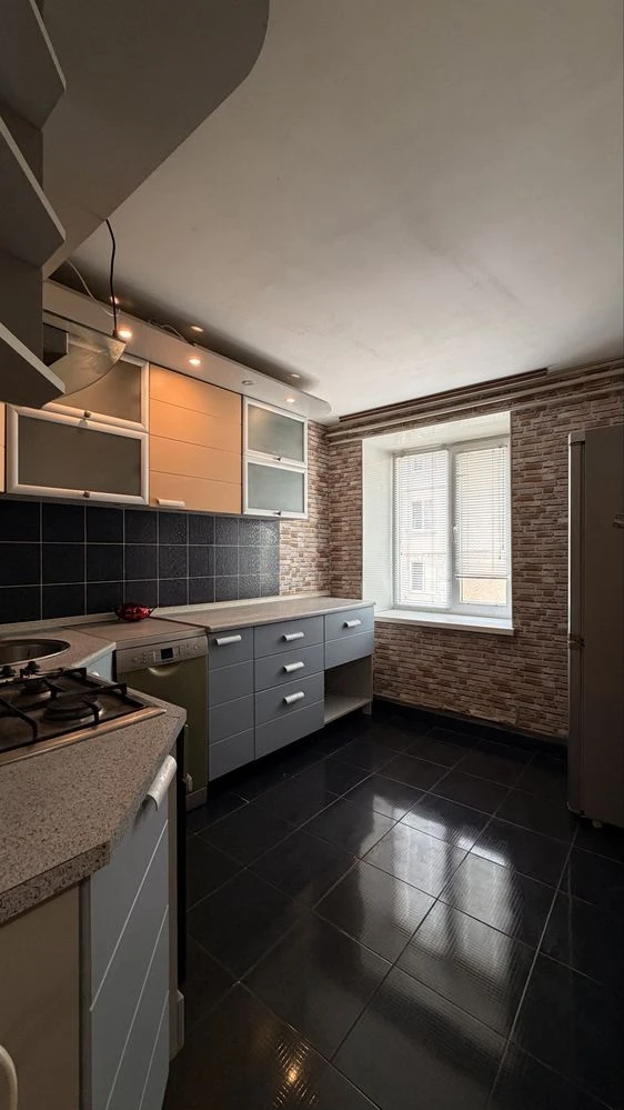 Продаж 3-кімнатної квартири, Новомиколаївка, 81,6 м²