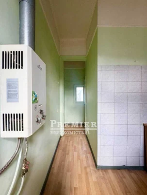 Продам  3-кімнатну квартиру загальною площею 60 м2 на вул. М