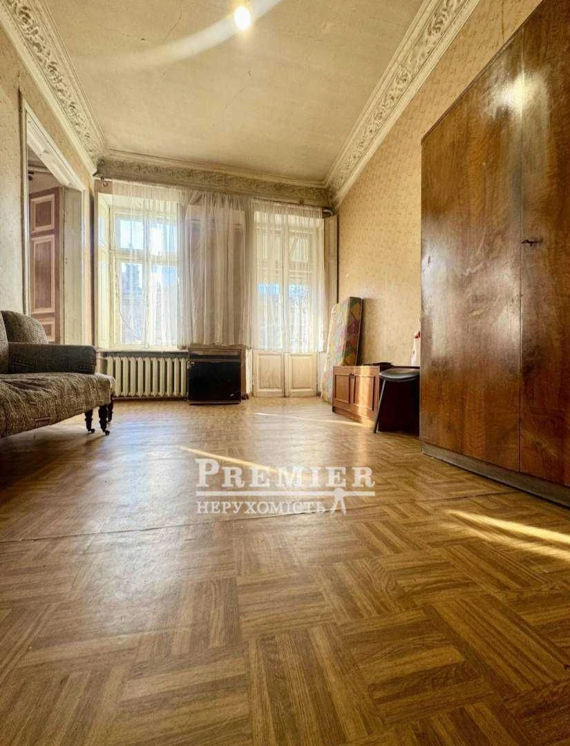 Продам  3-кімнатну квартиру загальною площею 60 м2 на вул. М