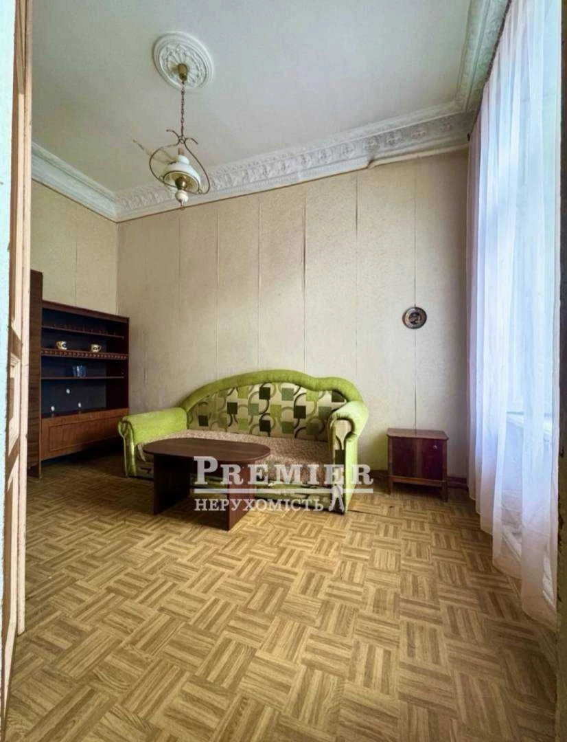 Продам  3-кімнатну квартиру загальною площею 60 м2 на вул. М