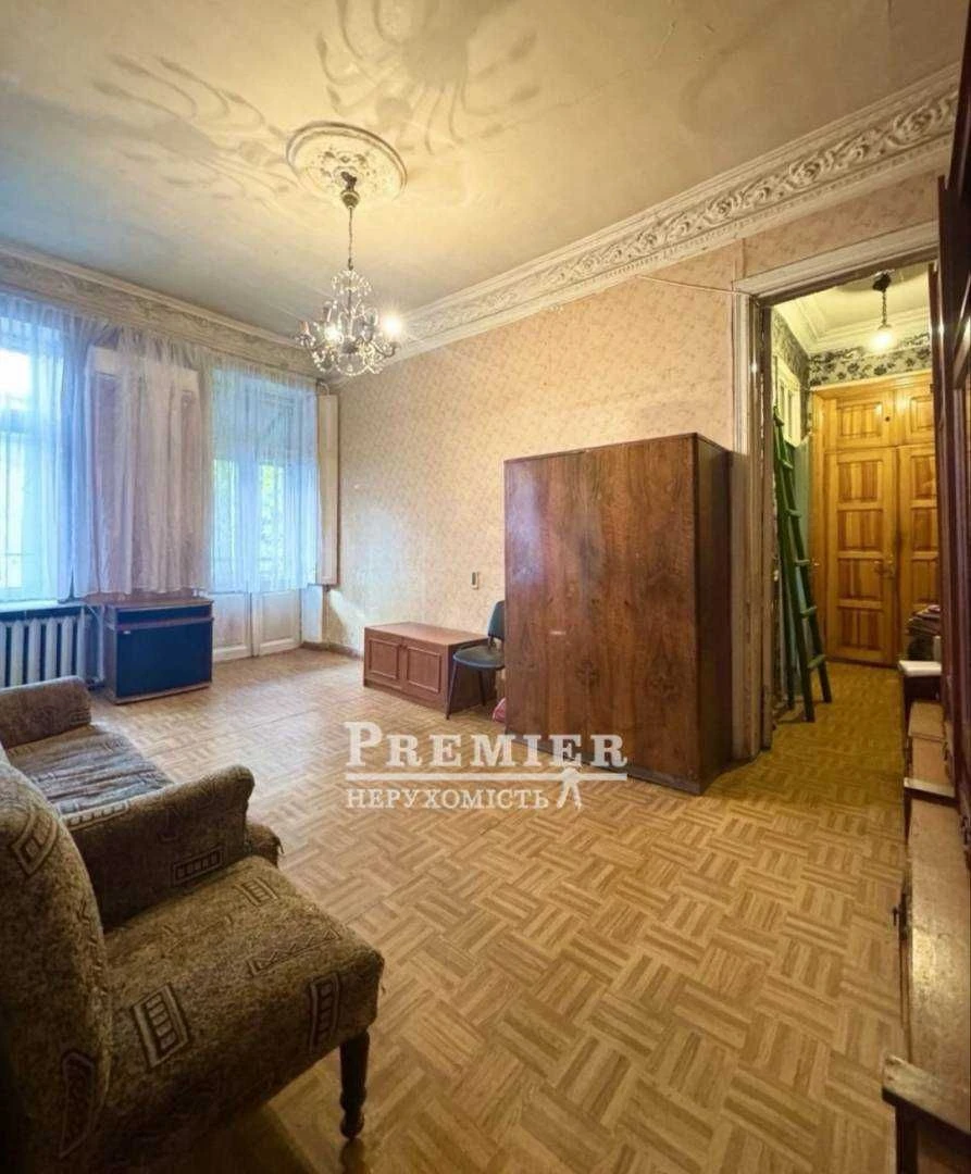Продам  3-кімнатну квартиру загальною площею 60 м2 на вул. М
