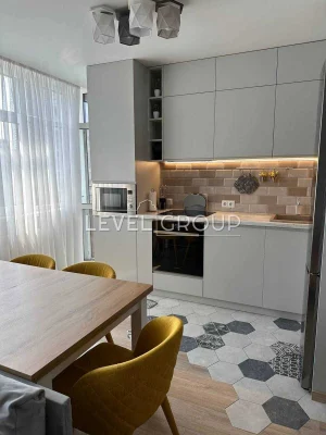 Продаж квартири  |  78м² Варшавський Мікрорайон  |  2 кімнат
