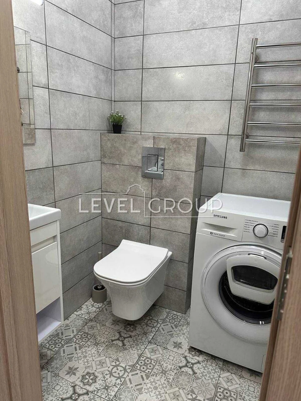 Продаж квартири  |  78м² Варшавський Мікрорайон  |  2 кімнат