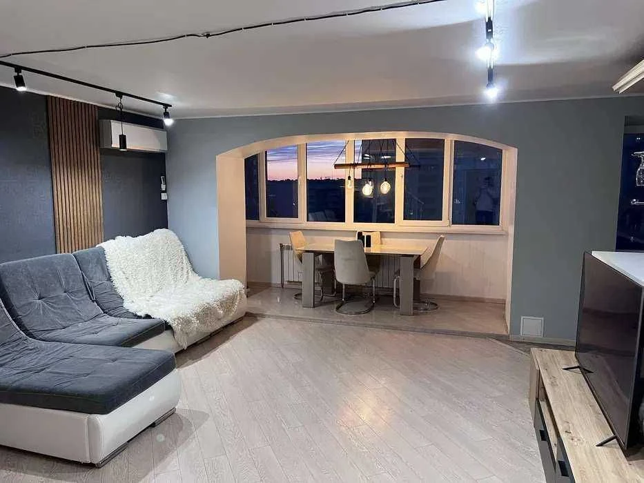 Продам 3 уровневую квартиру с мебелью и техникой (405312)