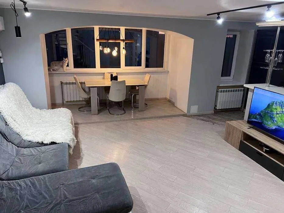 Продам 3 уровневую квартиру с мебелью и техникой (405312)
